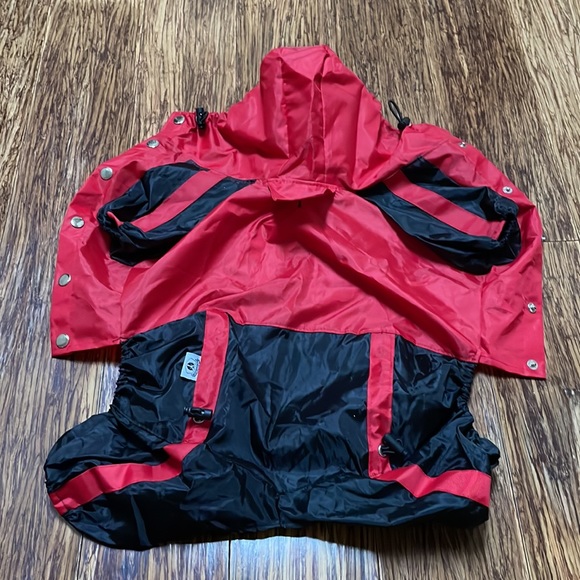 Red black waterproof hooded snap front dog raincoat size medium - Picture 5 of 7